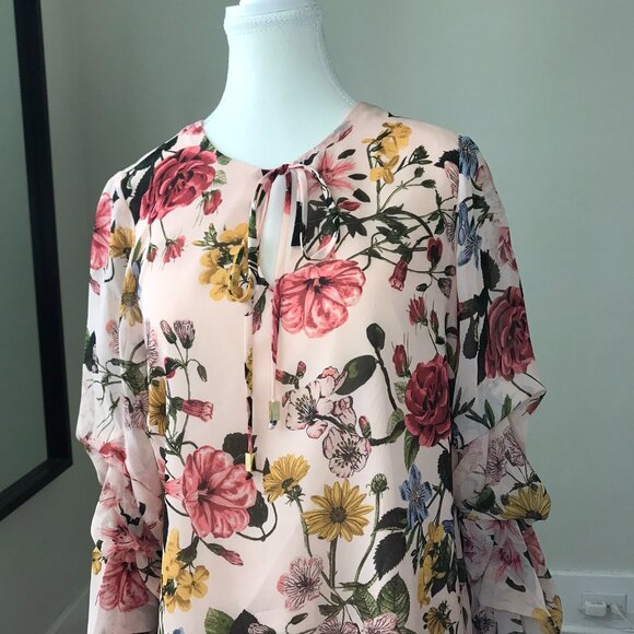 Vince Camuto V-Neck Floral Mini Dress | Pink Floral Pattern | Size 6 - Picture 5 of 10